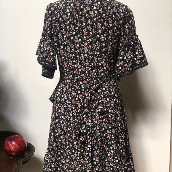 𝅺MAX Studio‎ black Floral ruffled wrap mini dress size small - Picture 3 of 11
